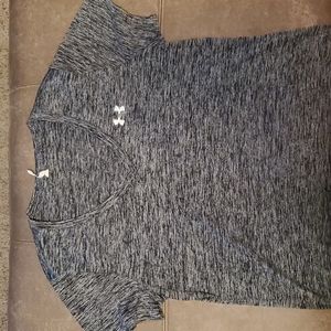 Medium Women's vneck under armour heat gear tshirt